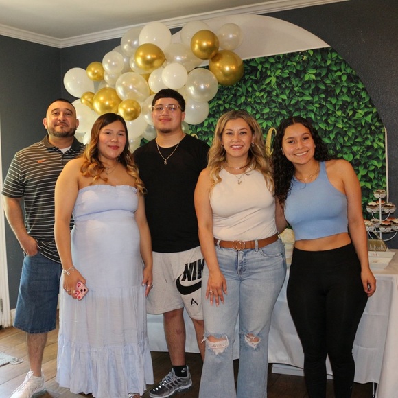 Live Show 💕 Low starts on REVOLVE & Lulus ✨ 💋 - Picture 5 of 6